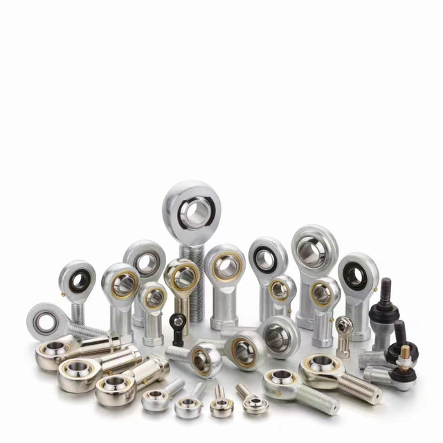 Сферический подшипник скольжения GE 20 LO с масляной канавкой и смазочными отверстиями, с осевым разъемом во внешнем кольце.